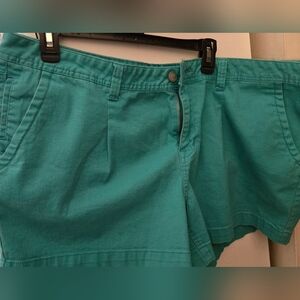 American Rag Size 22 Shorts With Button Pockets On Back